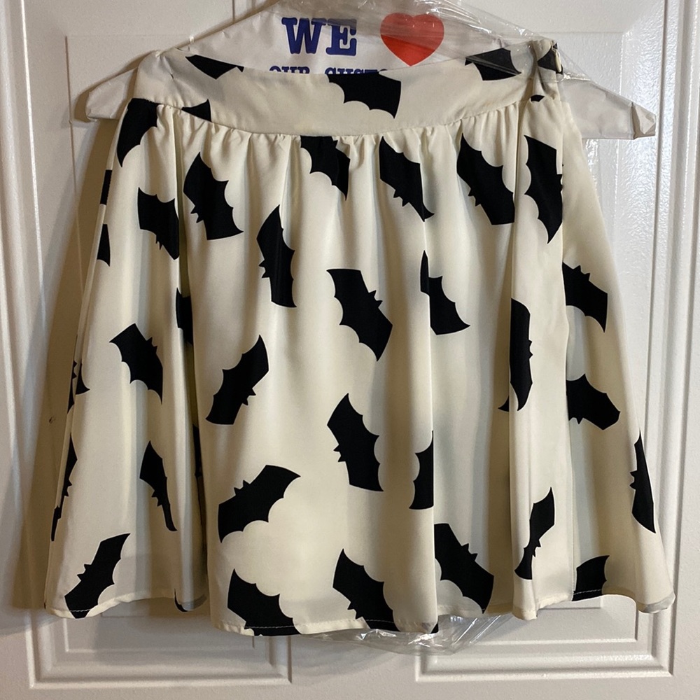 Calling all my spooky ghouls! Fun bat skirt for Halloween or all year round